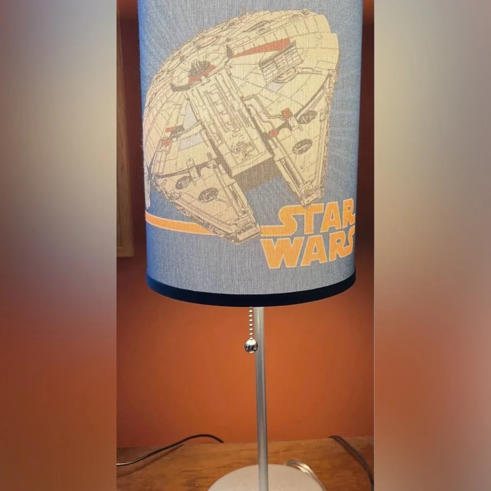 Star Wars Millennium Falcon table top plug in lamp light kids room decor